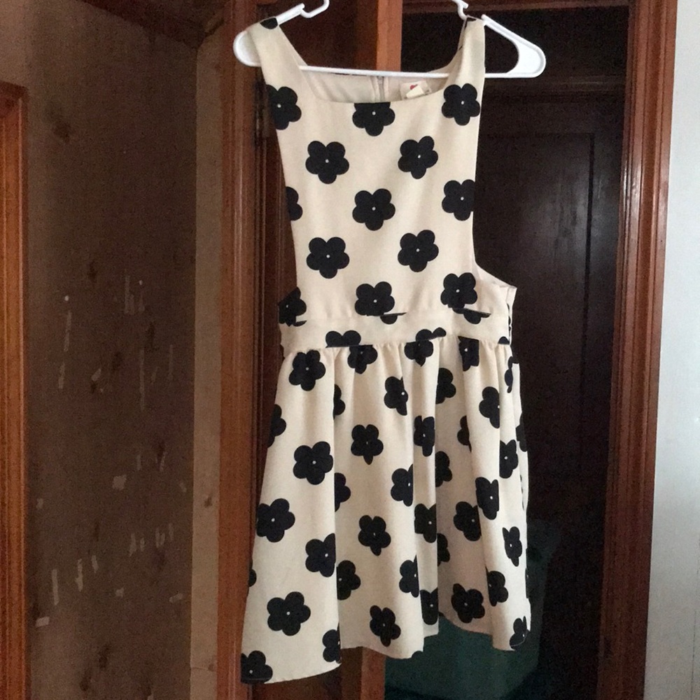 Geometric cut out dress with black flowers